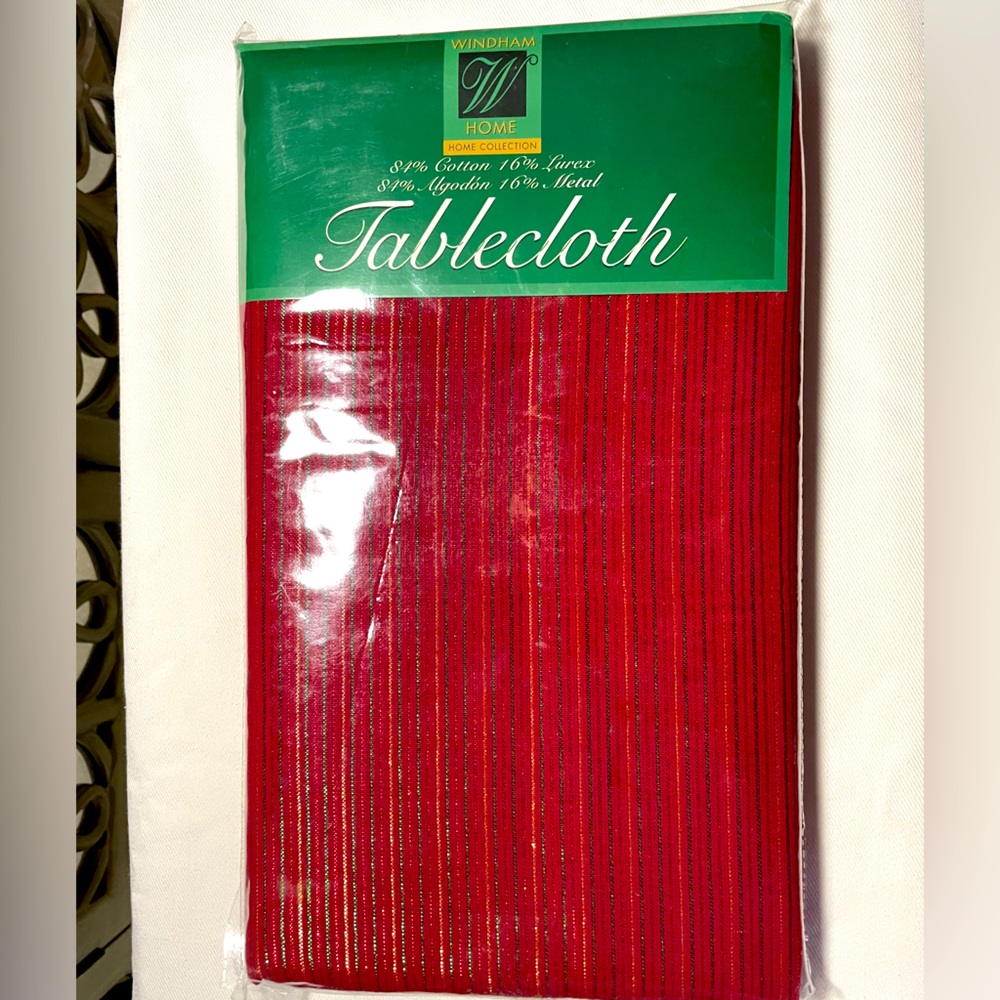 NWT  WINDHAM TABLECLOTH   TINSEL STRIPE   60” x 84”